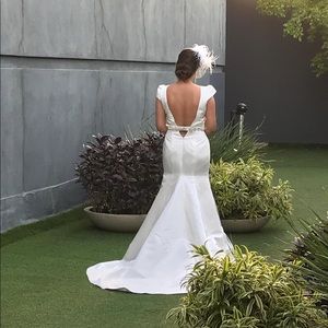 Classic and romantic wedding Dress